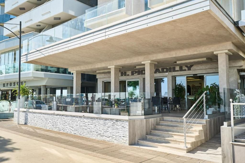 Hotel Piccadilly in Bellaria — unser Camp-Hotel direkt an der Strandpromenade